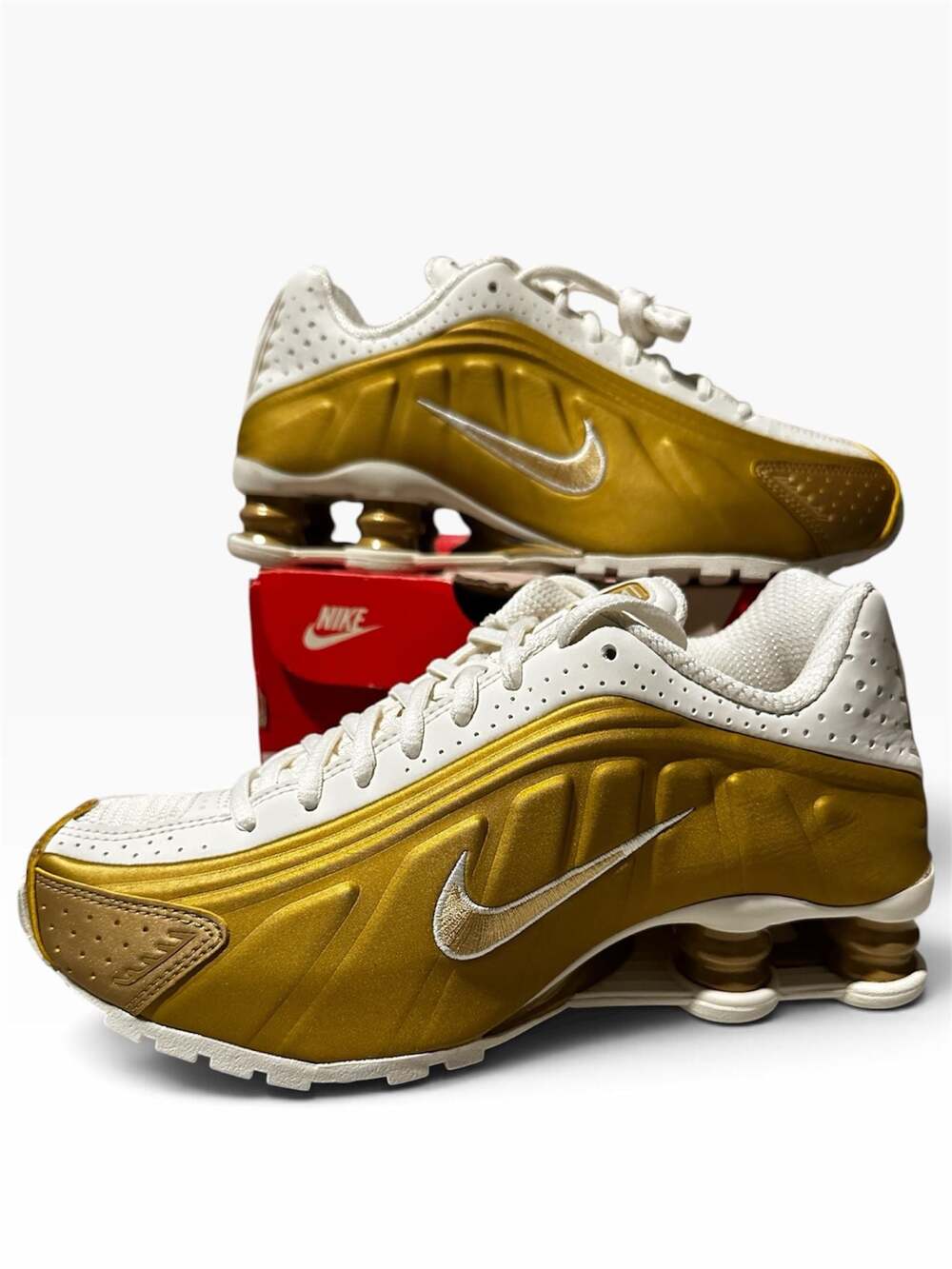 NEW Nike Shox R4 Soft Pearl Metallic Gold Sneakers AR3565-010 Womens Size 7 5.5Y